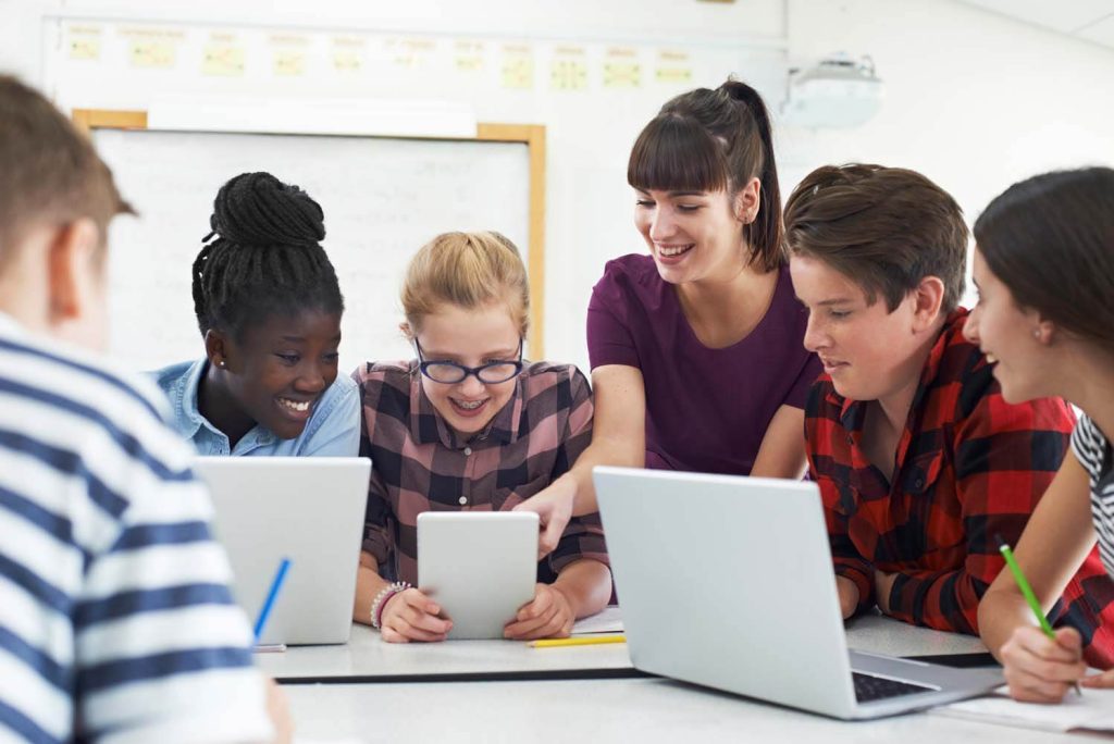 Teenagers learning French together